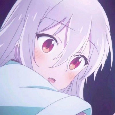 男生上课睡觉被老师提醒后砸桌怒吼
